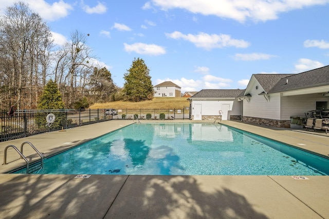 208 Wyburn Pl, Burns, TN 37029 - pool with fence and a patio area