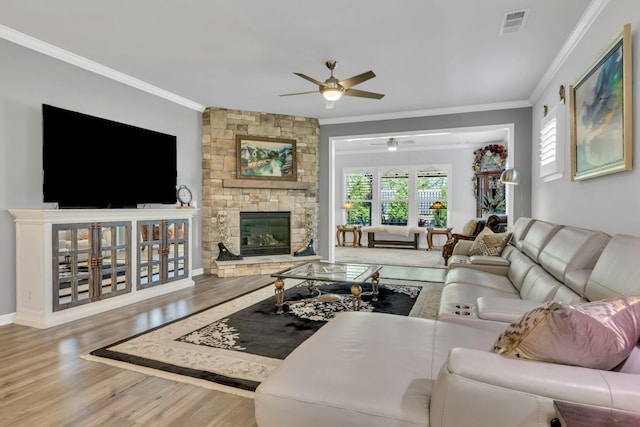 1072 Sumner Grv, Spring Hill, TN 37174 - living area featuring crown molding, a ceiling fan, and wood finished floors