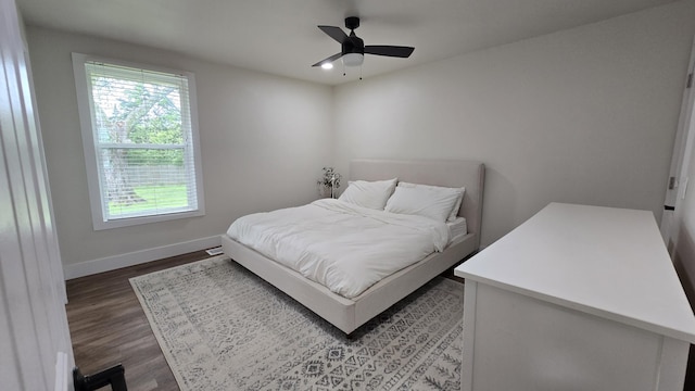 bedroom featuring wood finished floors, ceiling fan, recessed lighting, and baseboards