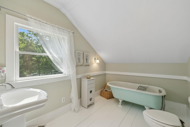 1494 Grant Rd, Watertown, TN 37184 - full bath with a sink, lofted ceiling, toilet, and a soaking tub