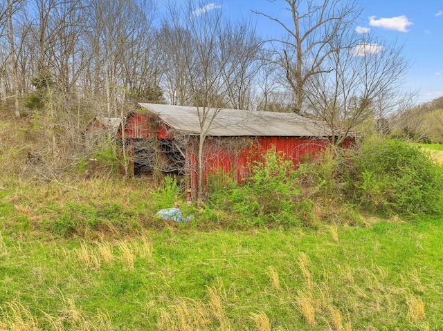view of outdoor structure with an outbuilding