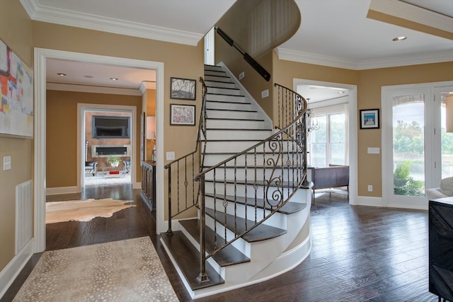 140 Lake Shore Ln, Henderson, TN 38340 - stairway featuring crown molding, visible vents, hardwood / wood-style floors, baseboards, and recessed lighting
