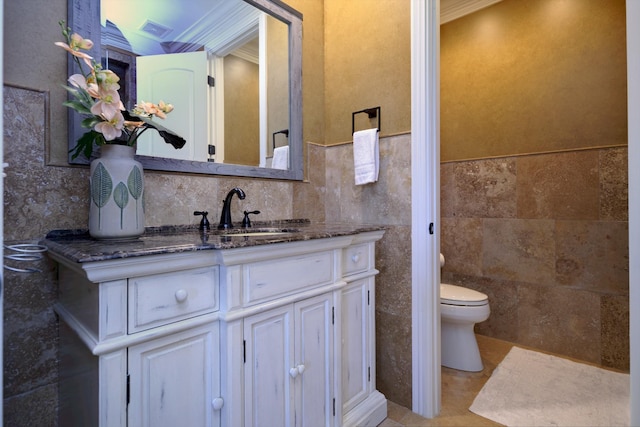 140 Lake Shore Ln, Henderson, TN 38340 - bathroom featuring tile walls, toilet, vanity, visible vents, and crown molding