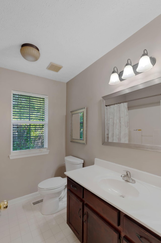 2561 Edinburgh St, Old Hickory, TN 37138 - full bathroom featuring toilet, baseboards, visible vents, and vanity