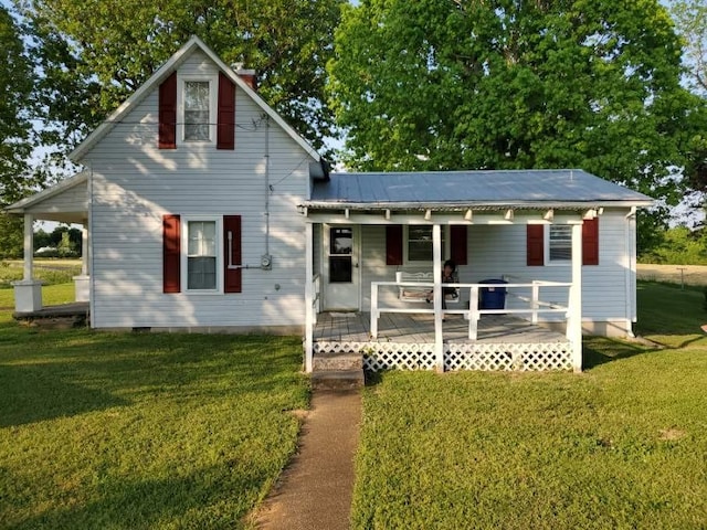 view of front facade featuring a porch and a front yard