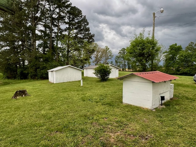 view of yard with an outbuilding and a shed