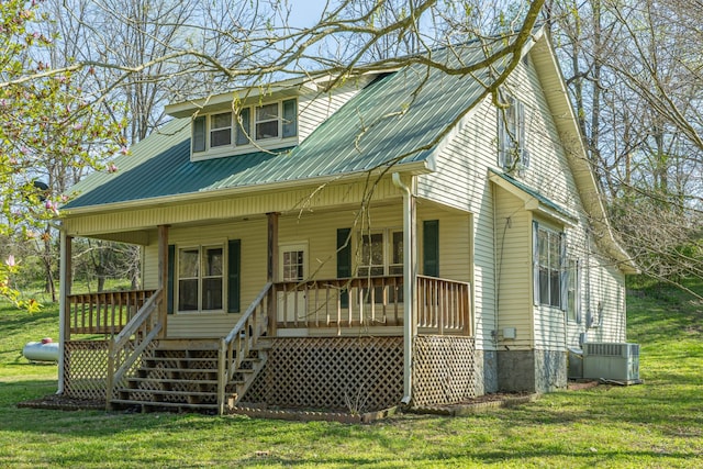 1328 N Springs Rd, Red Boiling Springs, TN 37150 - view of front facade featuring cooling unit, a porch, a front lawn, and metal roof
