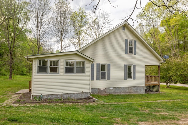 1328 N Springs Rd, Red Boiling Springs, TN 37150 - view of side of property featuring a lawn and crawl space