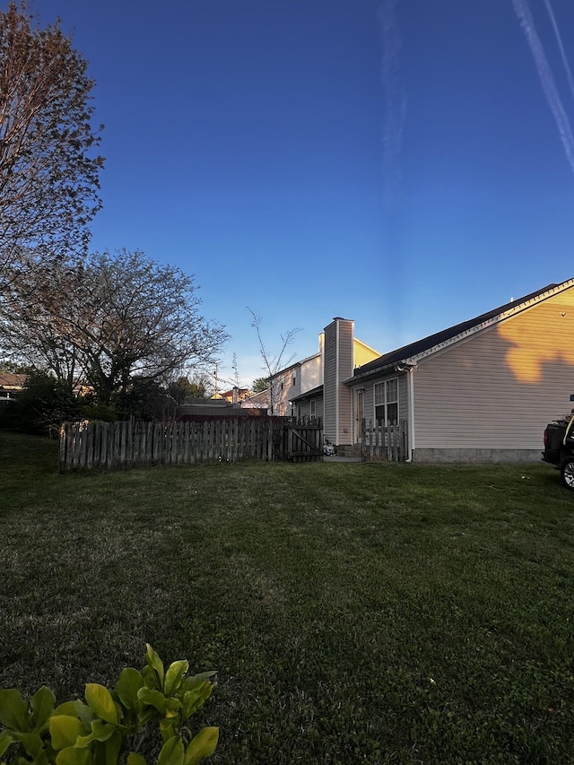 914 Lavergne Ln, La Vergne, TN 37086 - view of yard featuring fence