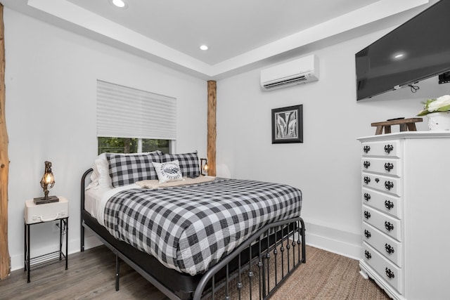 bedroom featuring wood finished floors, recessed lighting, a wall mounted AC, and baseboards