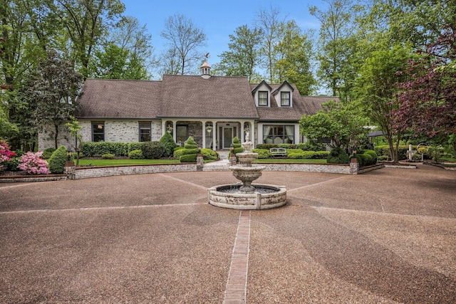 new england style home featuring a shingled roof