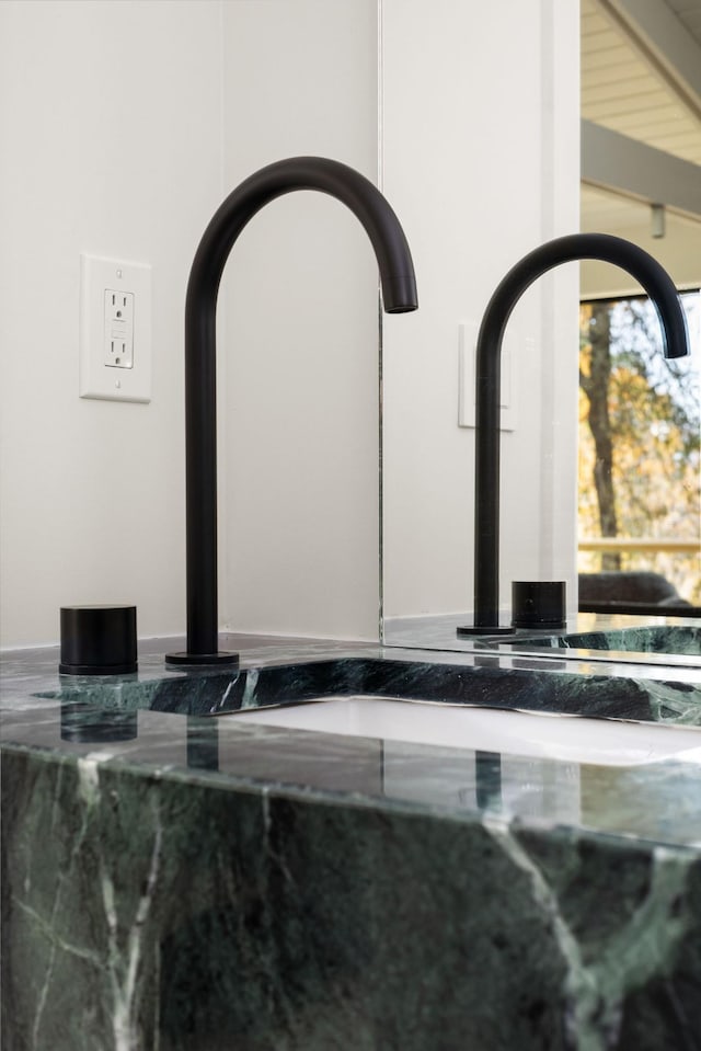 5040 Villa Crest Dr, Nashville, TN 37220 - detailed view of a sink