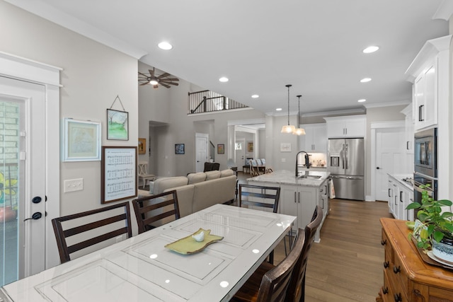dining room with dark wood-style floors, recessed lighting, and ceiling fan