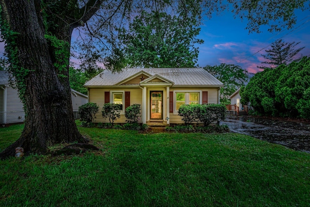 154 Morningside Ln, Columbia, TN 38401 - bungalow-style house featuring metal roof and a lawn