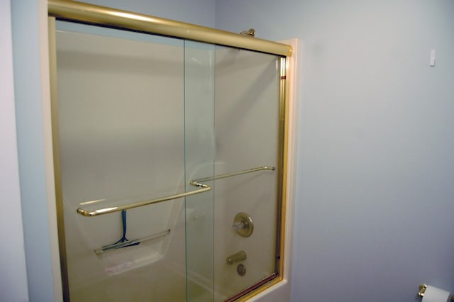 547 Grindstone Hollow Rd, Dickson, TN 37055 - bathroom with shower / bath combination with glass door
