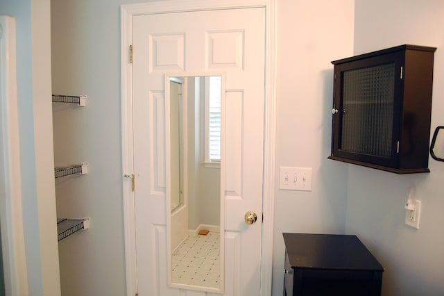 547 Grindstone Hollow Rd, Dickson, TN 37055 - bathroom featuring baseboards