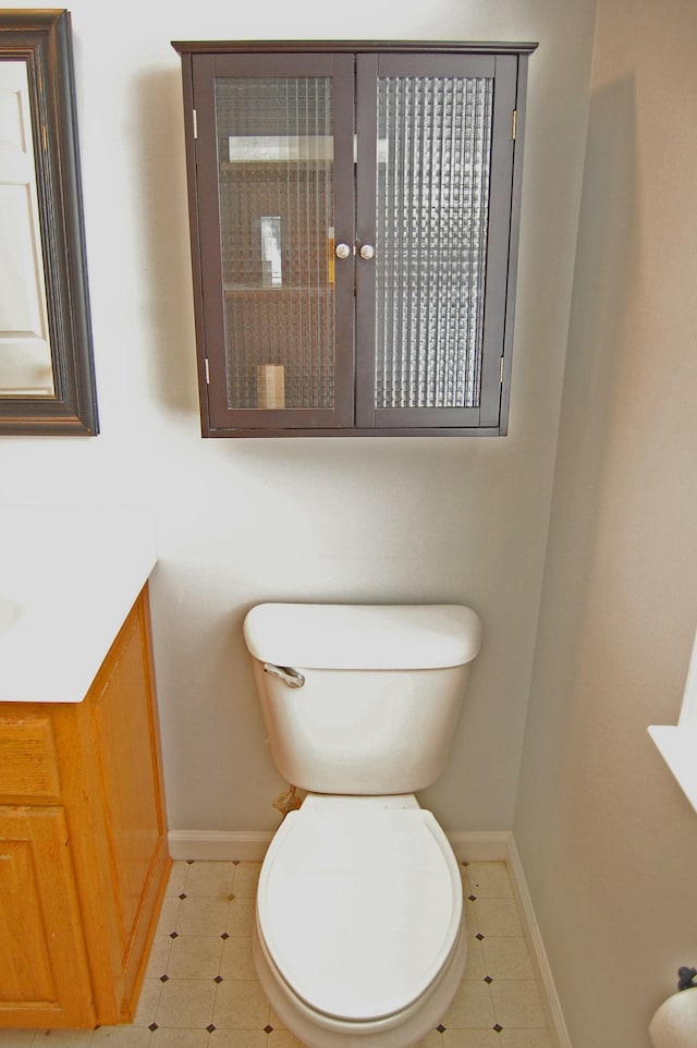 547 Grindstone Hollow Rd, Dickson, TN 37055 - bathroom featuring baseboards, vanity, and toilet