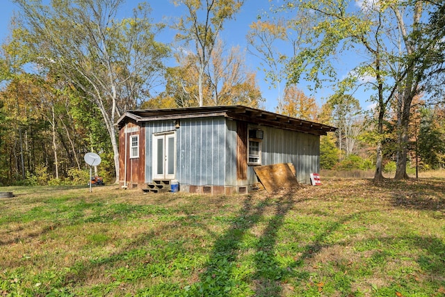 view of outdoor structure featuring entry steps and an outbuilding