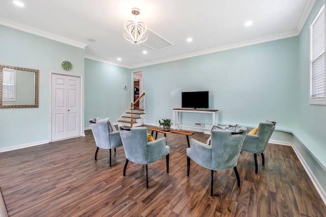 living room featuring baseboards, a notable chandelier, ornamental molding, and wood finished floors