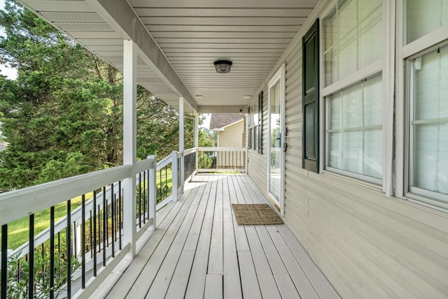 174 Hickory Ln, Jacksboro, TN 37757 - deck with covered porch