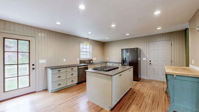 1344 French Brantley Rd, Wartrace, TN 37183 - kitchen with stainless steel appliances, light wood-style flooring, a sink, a kitchen island, and recessed lighting