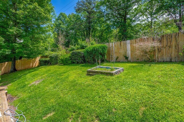 8424 Shadetree Ln, Ooltewah, TN 37363 - view of yard with a garden