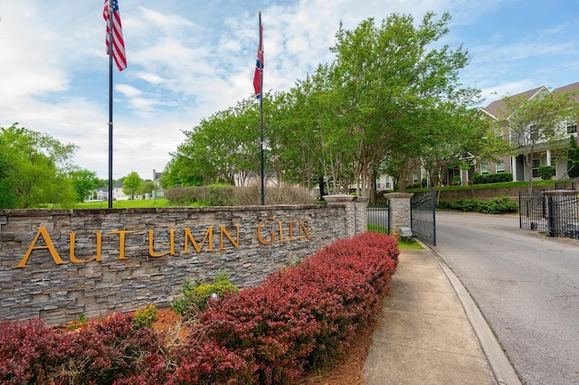 view of community / neighborhood sign