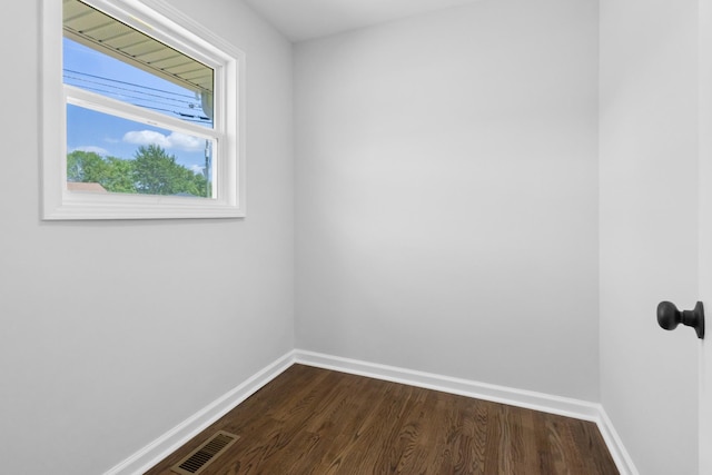 466 Lafayette Rd, Clarksville, TN 37042 - unfurnished room featuring visible vents, dark wood-style flooring, and baseboards