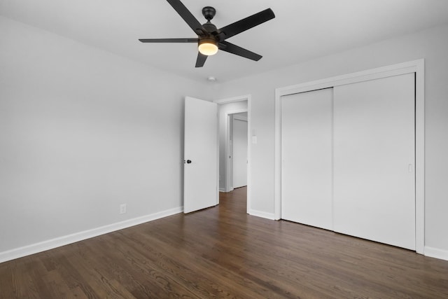 466 Lafayette Rd, Clarksville, TN 37042 - unfurnished bedroom with dark wood-style flooring, baseboards, ceiling fan, and a closet
