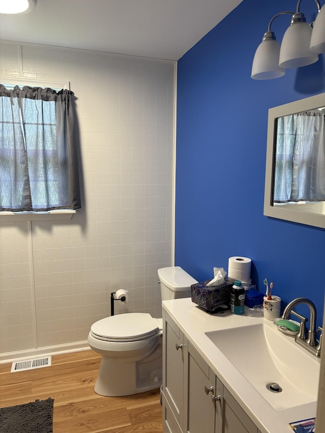 1400 Dogwood Ln, Lafayette, TN 37083 - bathroom with vanity, toilet, visible vents, and wood finished floors