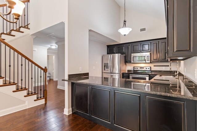 1041 Irish Way, Spring Hill, TN 37174 - kitchen featuring a sink, appliances with stainless steel finishes, visible vents, dark wood-type flooring, and high vaulted ceiling