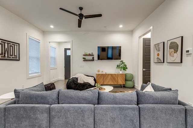 living area featuring wood finished floors, ceiling fan, recessed lighting, and baseboards