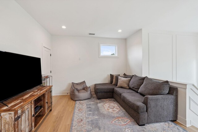 living area with recessed lighting, light wood-type flooring, and visible vents