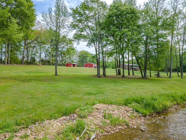 view of yard with a pole building and an outbuilding