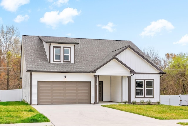465 Herman Dr, Clarksville, TN 37042 - modern farmhouse style home with fence, concrete driveway, a shingled roof, and a front lawn