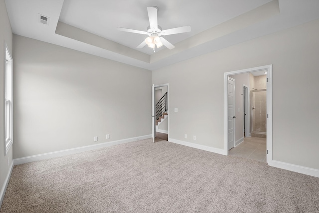 465 Herman Dr, Clarksville, TN 37042 - spare room featuring a tray ceiling, a ceiling fan, visible vents, baseboards, and light colored carpet