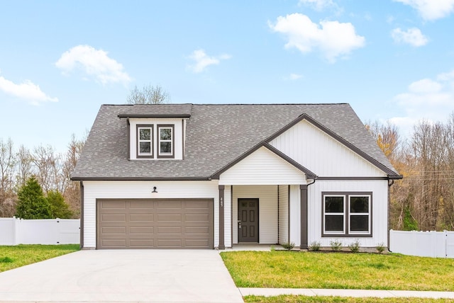 465 Herman Dr, Clarksville, TN 37042 - modern farmhouse style home with a front yard, driveway, a shingled roof, and fence