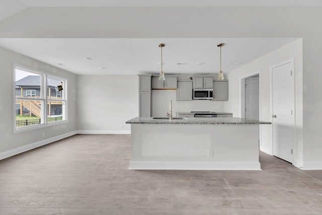 497 Herman Dr, Clarksville, TN 37042 - kitchen featuring stainless steel appliances, gray cabinets, a sink, and wood finished floors