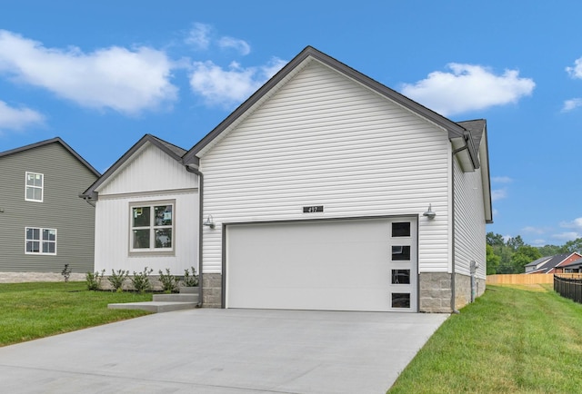 497 Herman Dr, Clarksville, TN 37042 - view of front facade with concrete driveway