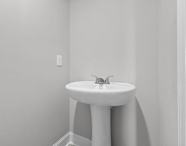 1005 Cherry Acres Dr, Clarksville, TN 37042 - bathroom with a sink and baseboards