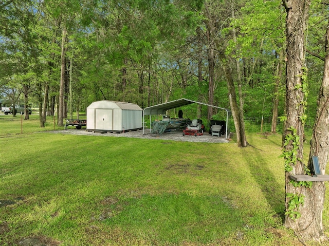 view of yard featuring an outdoor structure, a carport, driveway, and a storage shed