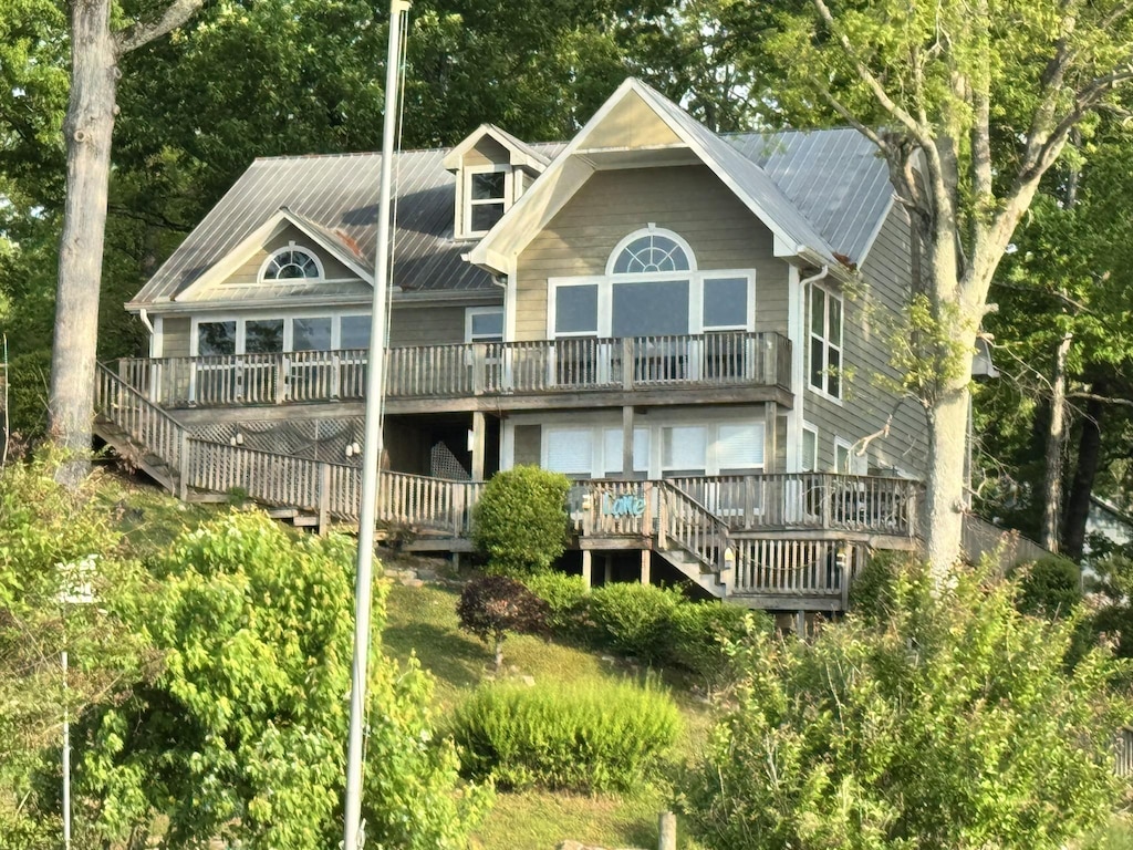 view of front facade featuring a deck