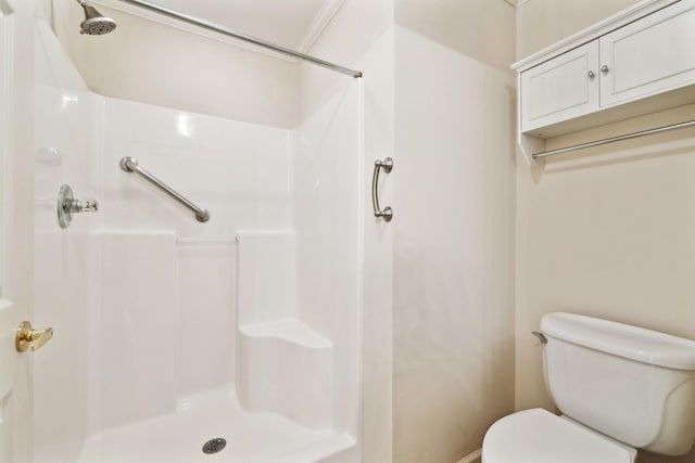 502 Village Green Cir, Murfreesboro, TN 37128 - bathroom featuring toilet, a shower, and baseboards