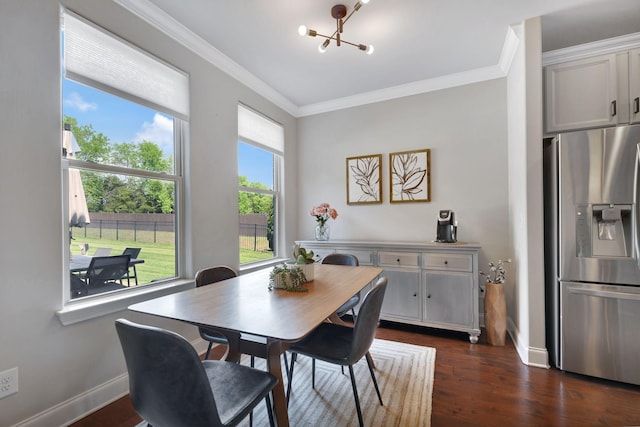 dining area featuring crown molding, dark wood-style floors, an inviting chandelier, and baseboards