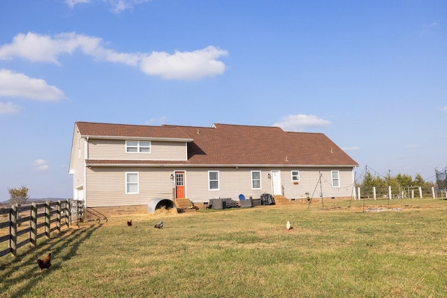1883 Sawgrass Ln, Chapel Hill, TN 37034 - rear view of property with fence, entry steps, central AC unit, and a yard