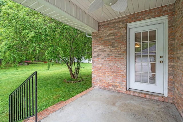 exterior space with ceiling fan