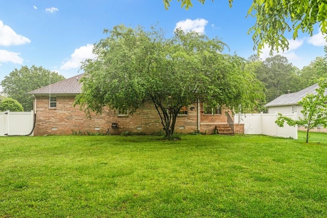 view of yard featuring fence