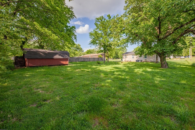 102 Lakeside Dr, Columbia, TN 38401 - view of yard featuring a storage shed, fence, and an outbuilding
