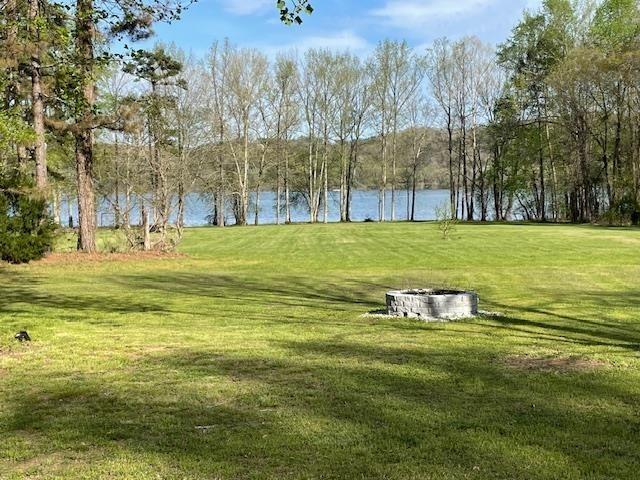 view of yard featuring a water view