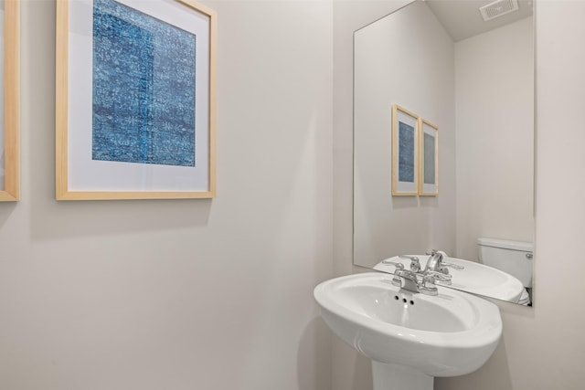 bathroom featuring visible vents and a sink